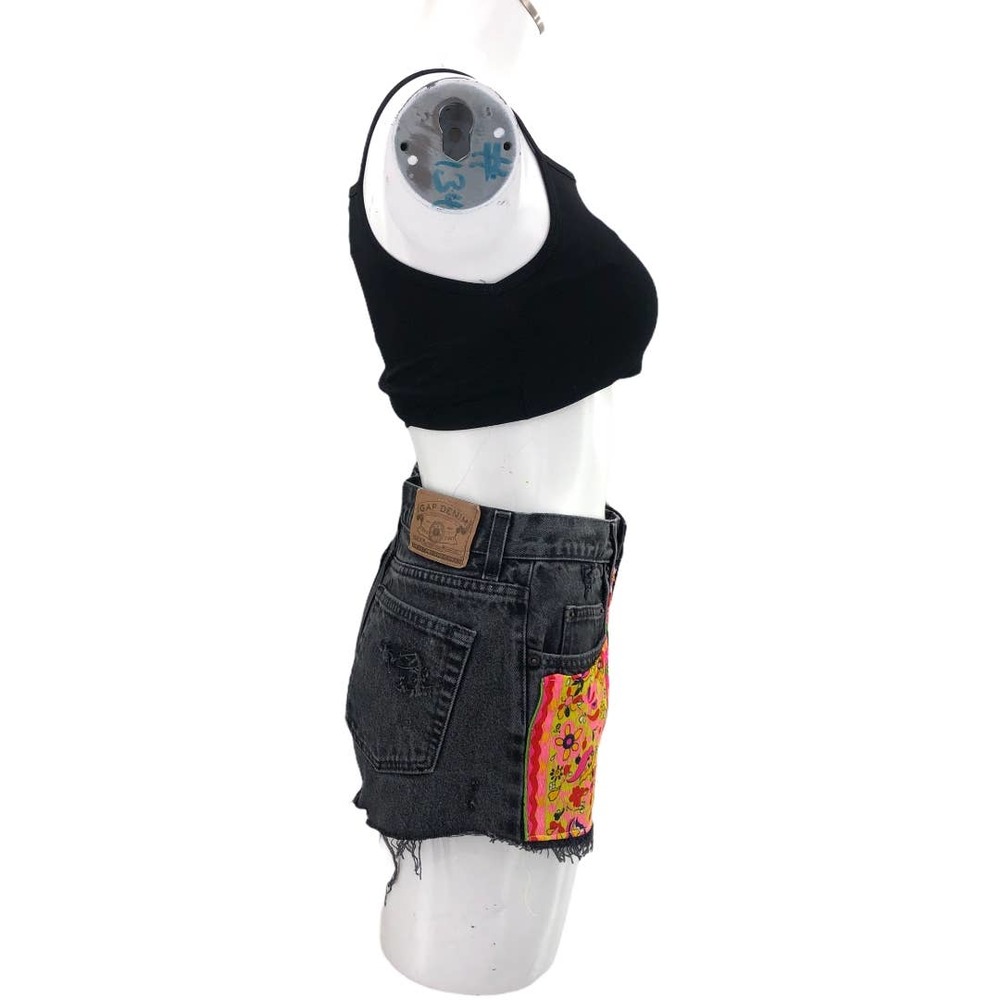 Gap Denim (31) VINTAGE 90s Black Easy Fit Floral Patch Studd Cut Off Jean Shorts - Picture 3 of 11